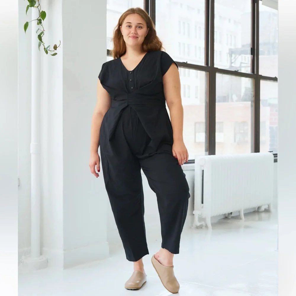 Black linen jumpsuit wrap around with tie - Picture 4 of 4